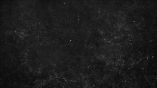 Нимфоманка познакомилась на остановке с двумя мужчинами и пошла с ними ебатся